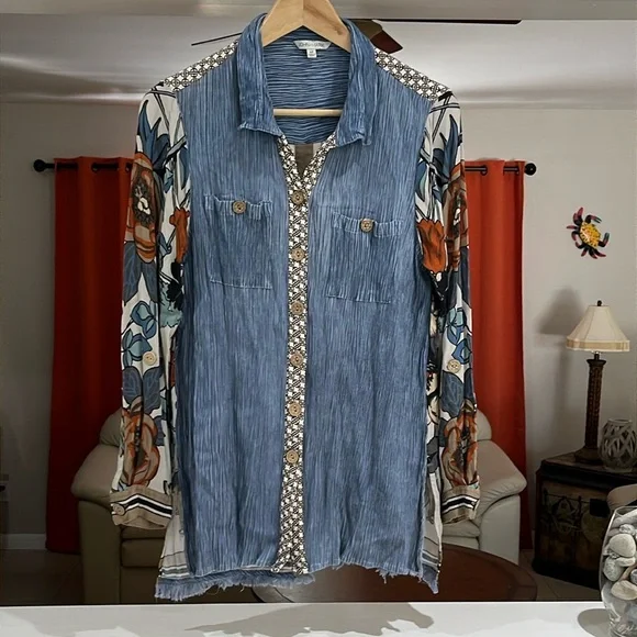 John Mark Women’s Mixed Media Long Sleeve Button Front Raw Hem Blouse Size M - Picture 2 of 6